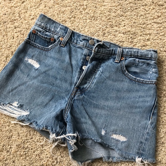 Levi’s High-Waisted Distressed Wedgie Shorts - Picture 3 of 5